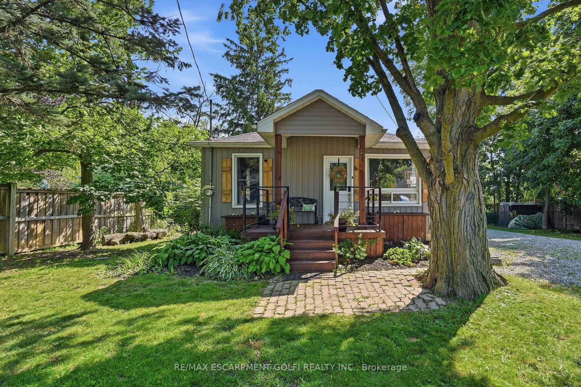 21 RENFREW Street E, Haldimand, ON N3W 1E8, Haldimand — photo 1