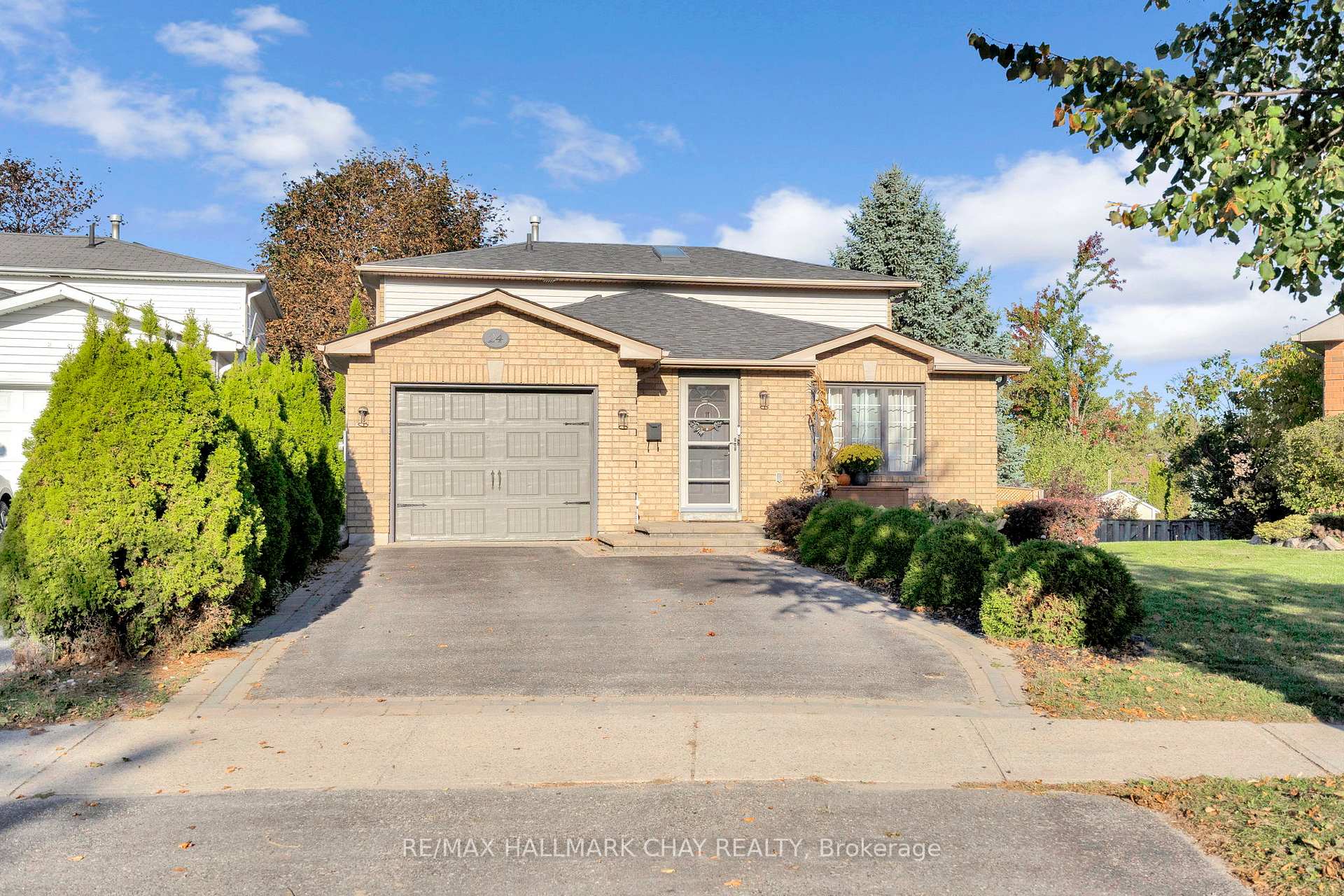 24 RUNDLE Crescent, Barrie, ON L4N 8E7, Barrie — photo 1