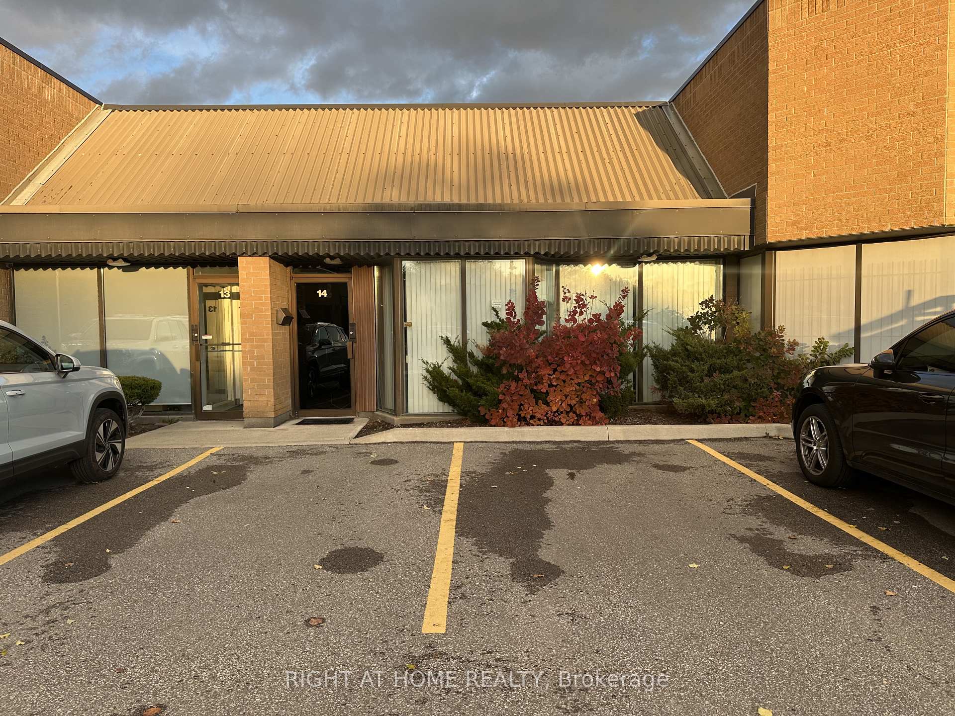 95 West Beaver Creek Road 14, Richmond Hill, ON L4B 1H2, Richmond Hill — photo 1
