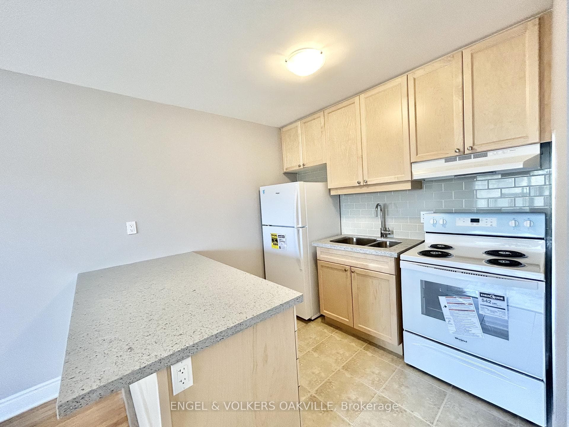 80 Twenty Fifth Street 10, Toronto, ON M8V 3P9, Toronto W06 — photo 1