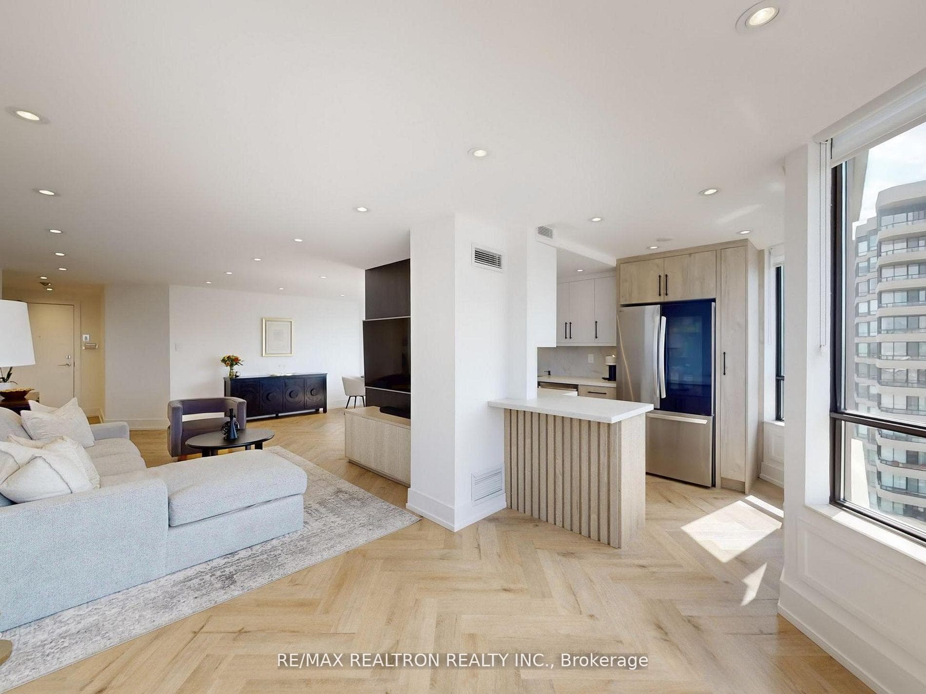 7460 Bathurst Street 1111, Vaughan, ON L4J 7K9, Vaughan — photo 1