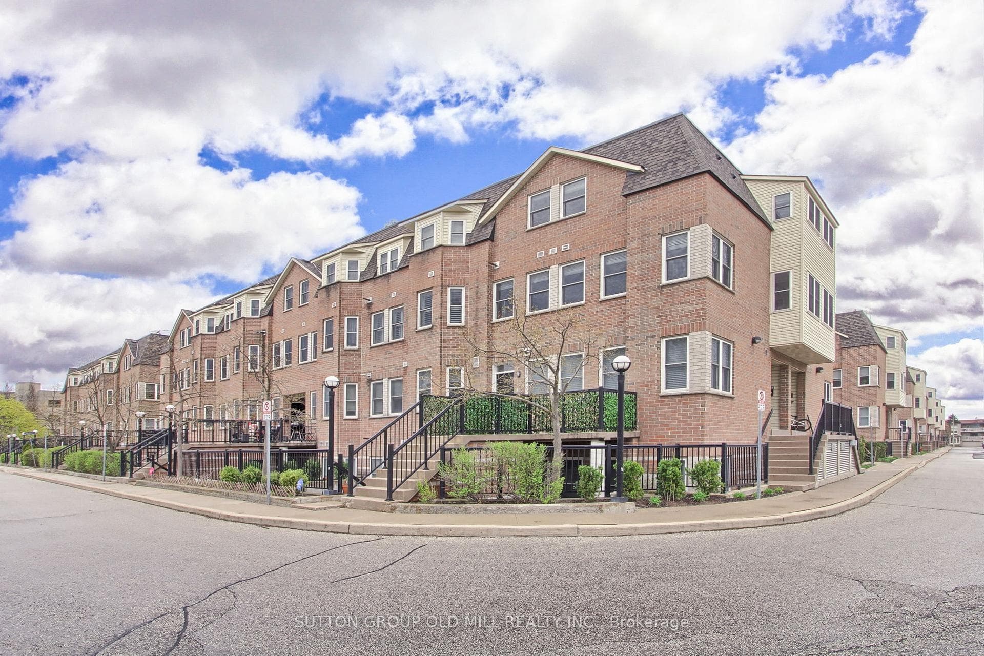 760 Lawrence Avenue W 167, Toronto, ON M6A 3E7, Toronto W04 — photo 1