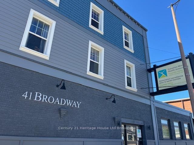 41 Broadway Street, Tillsonburg, ON N4G 3P4, Tillsonburg — photo 1