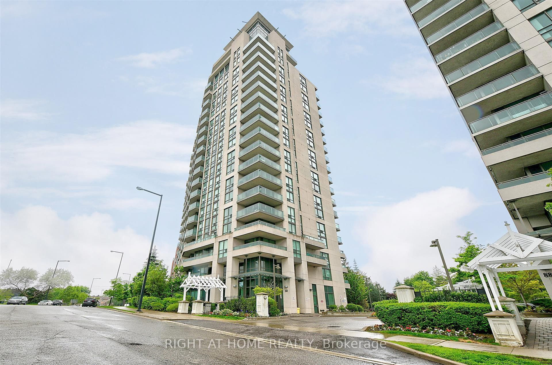 68 Grangeway Avenue 1612, Toronto, ON M1H 0A1, Toronto E09 — photo 1