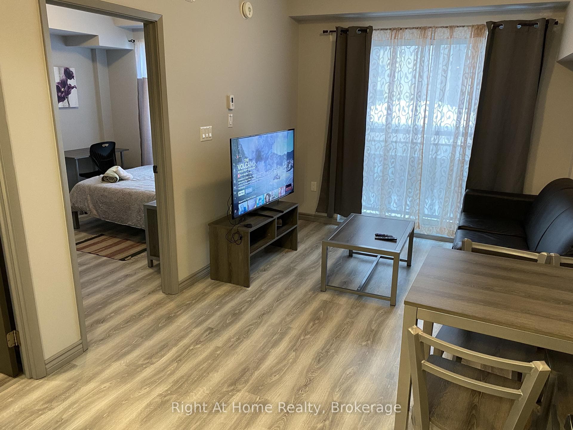 275 LARCH Street F202, Waterloo, ON N2L 0J3, Waterloo — photo 1