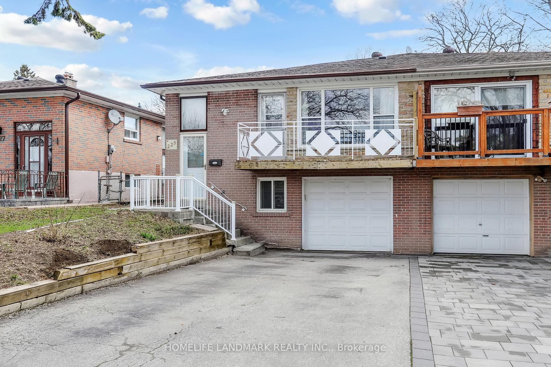 225 Pineway Boulevard, Toronto, ON M2H 1B5, Toronto C15 — photo 1