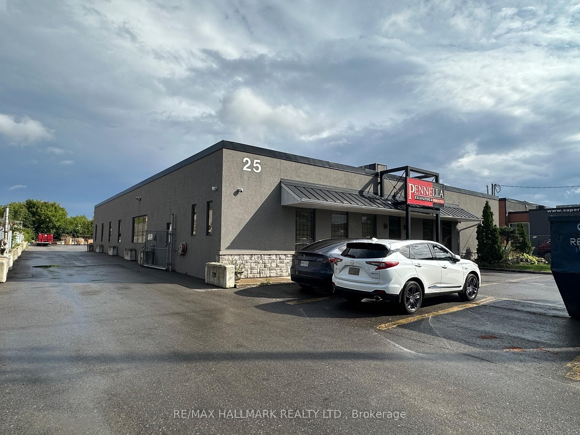 25 Vanley Crescent 2A, Toronto, ON M3J 2B7, Toronto W05 — photo 1