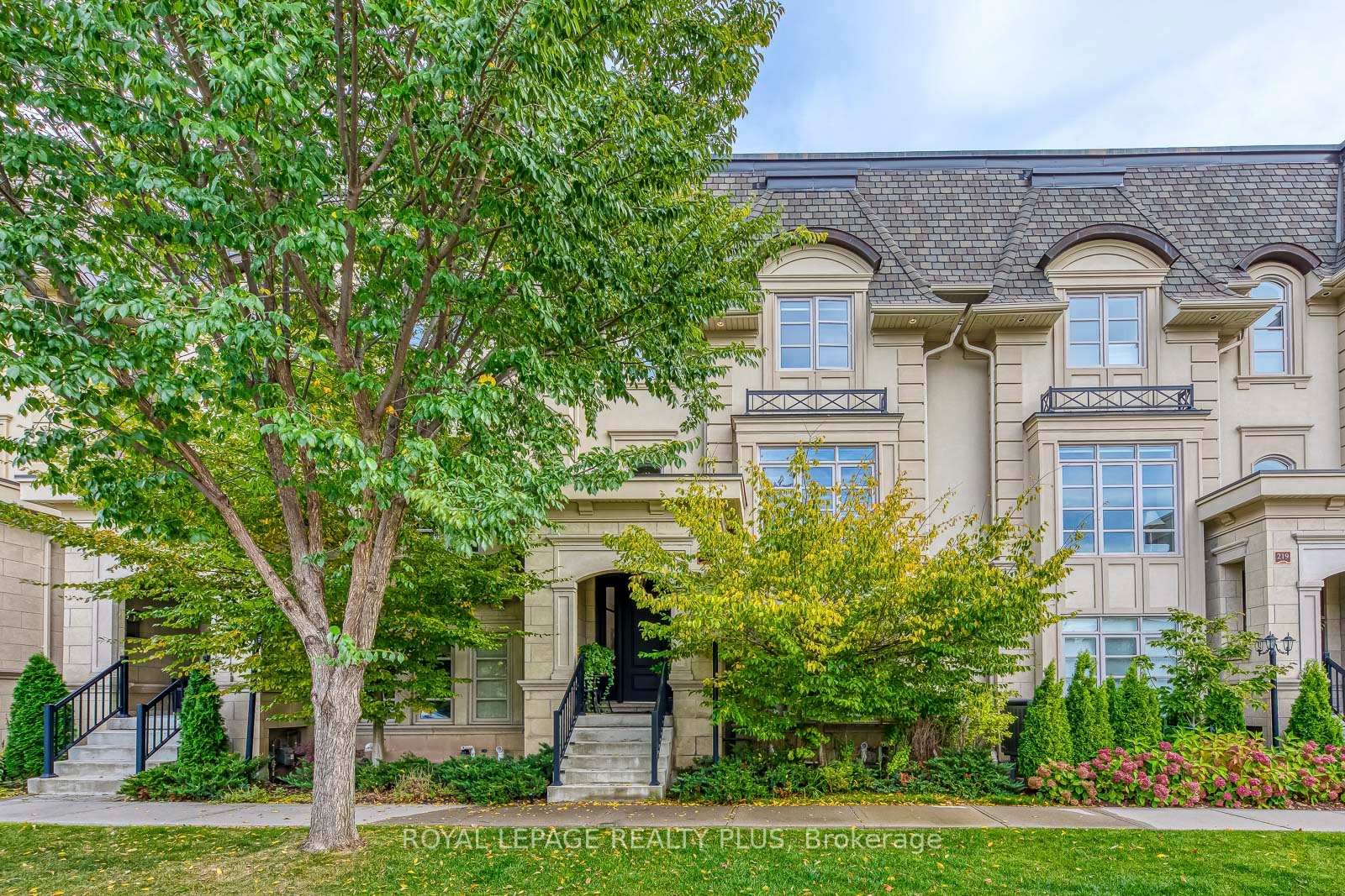 221 Hanover Street, Oakville, ON L6K 0G9, Oakville — photo 1