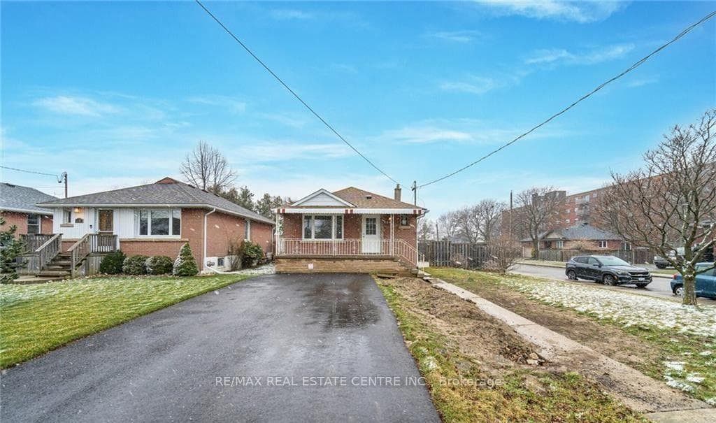 364 EAST 14TH Street Basement Only, Hamilton, ON L9A 4C4