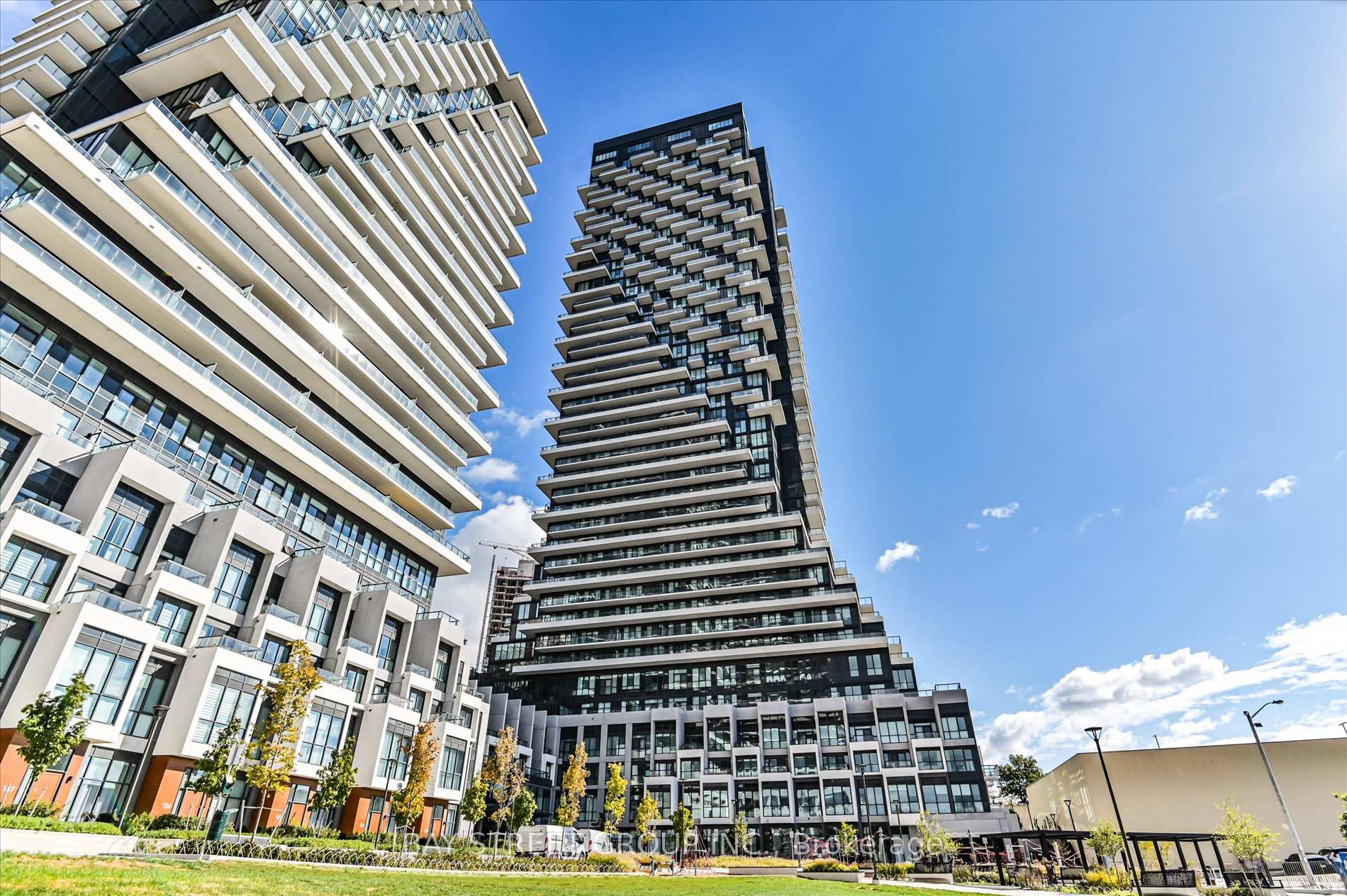30 Inn On The Park Drive 2707, Toronto, ON M3C 0P8, Toronto C13 — photo 1