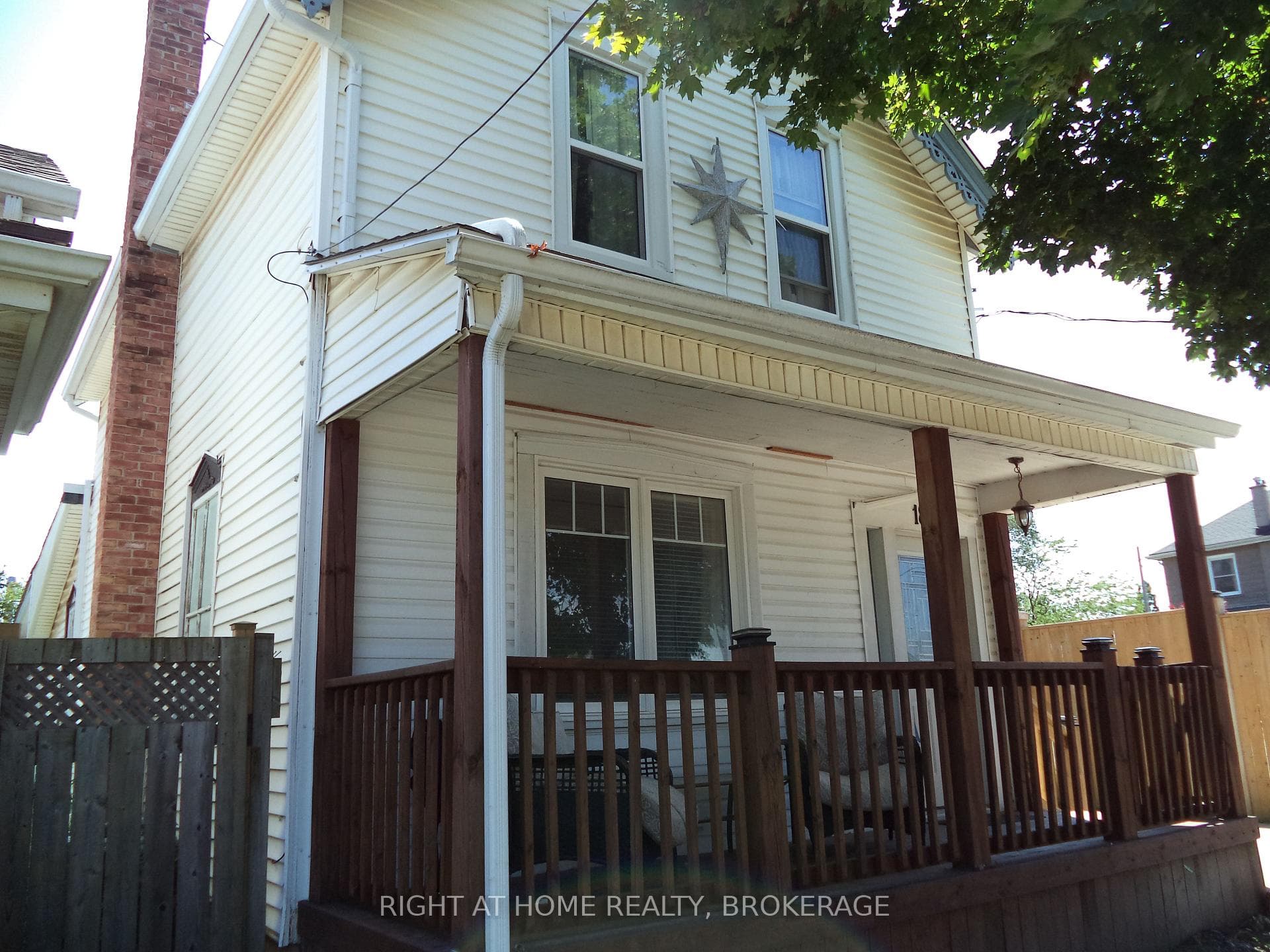 18 Almond Street, St. Catharines, ON L2T 1E9, St. Catharines — photo 1