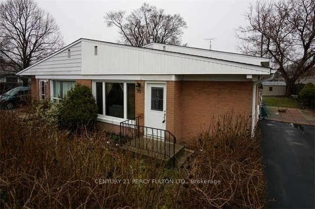 92 Septonne Avenue Bsmnt, Newmarket, ON L3Y 2W3, Newmarket — photo 1