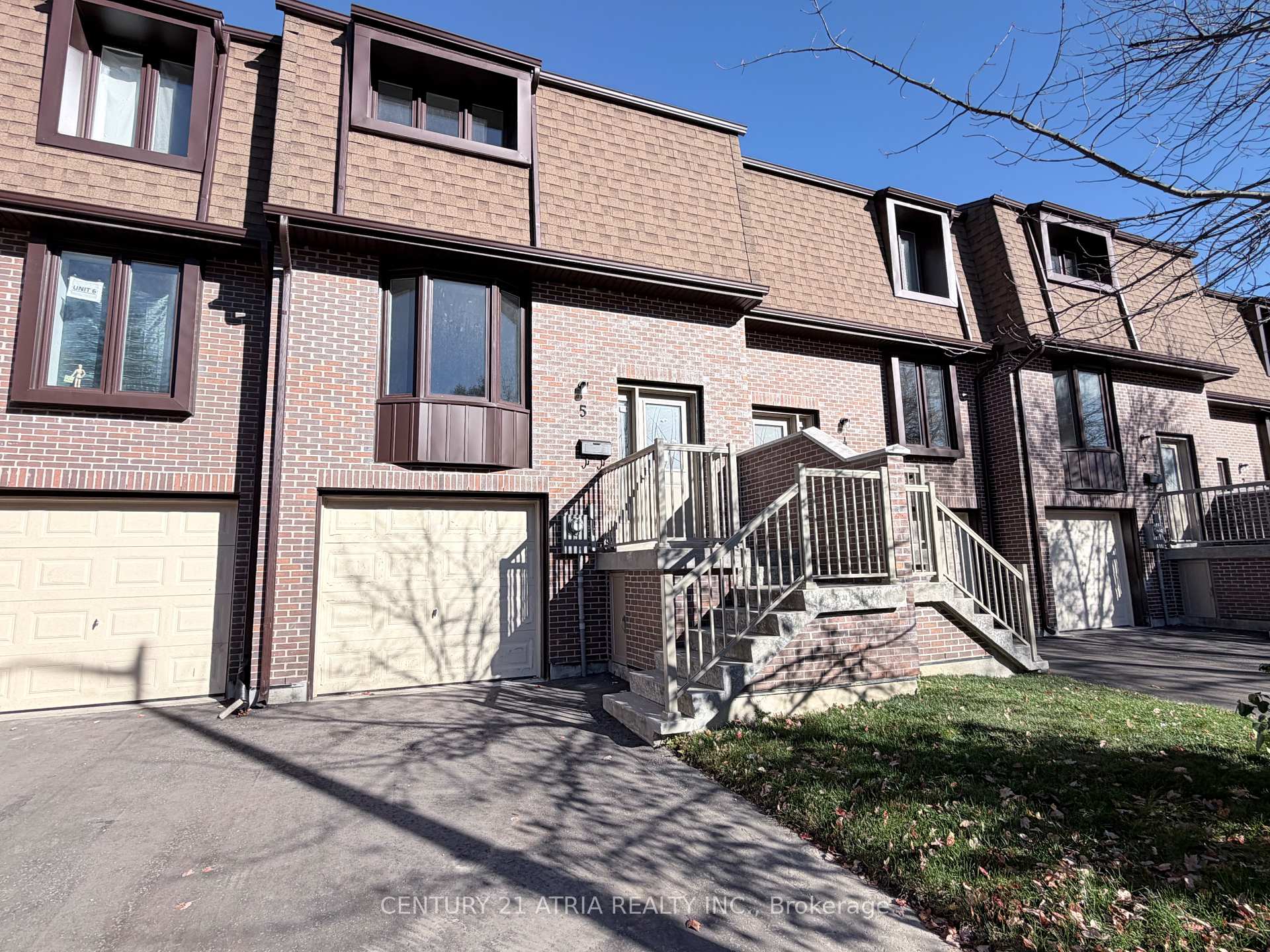 11 Plaisance Road, Richmond Hill, ON L4C 5H1, Richmond Hill — photo 1