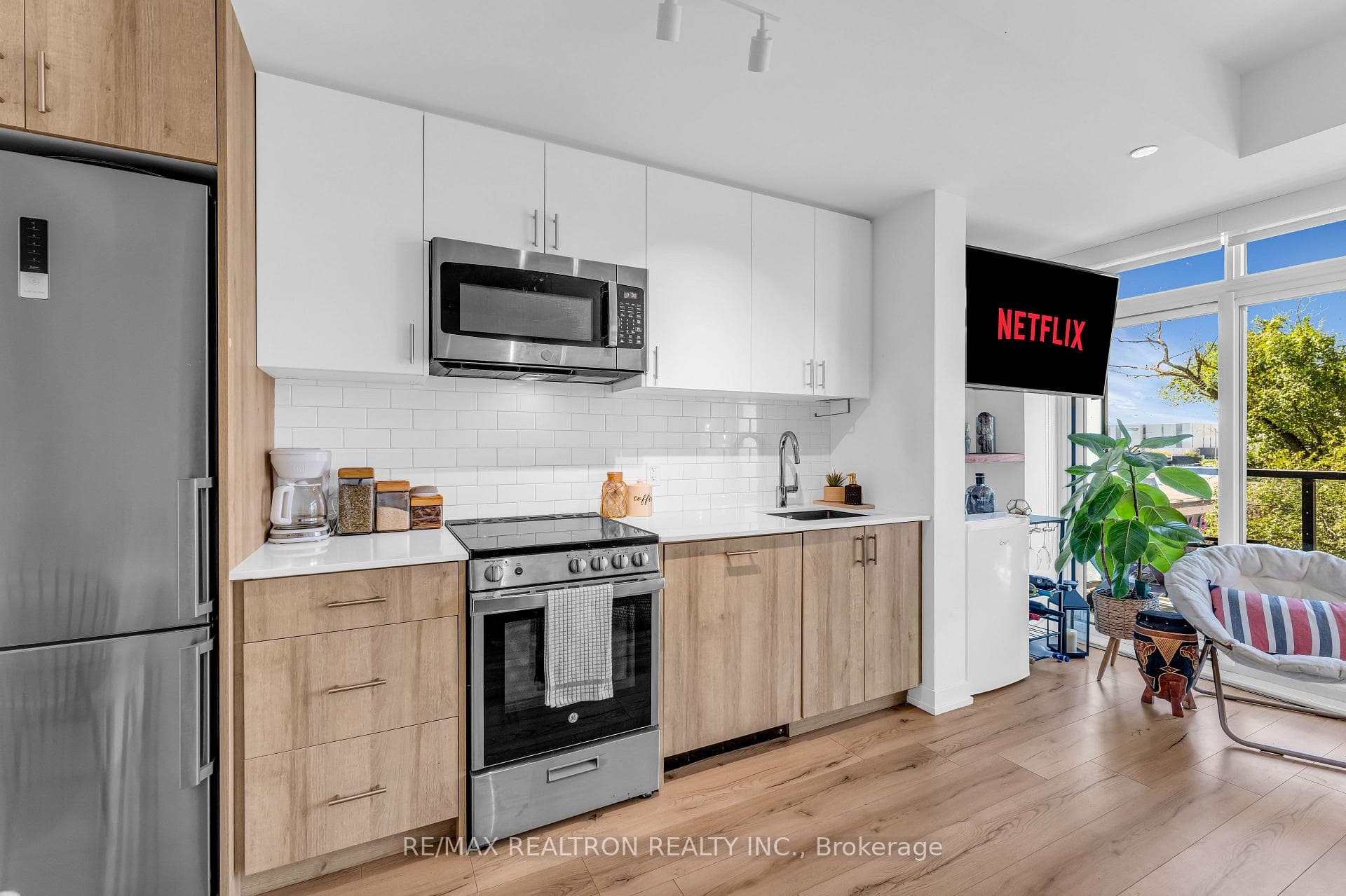 1195 The Queensway 317, Toronto, ON M8Z 1R6, Toronto W08 — photo 1