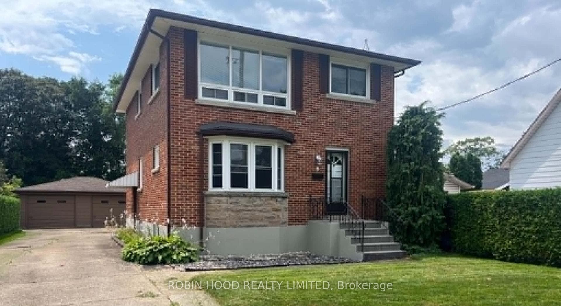 6 Kingsway Crescent 1, Out of Area, ON L2N 1A6, Out of Area — photo 1