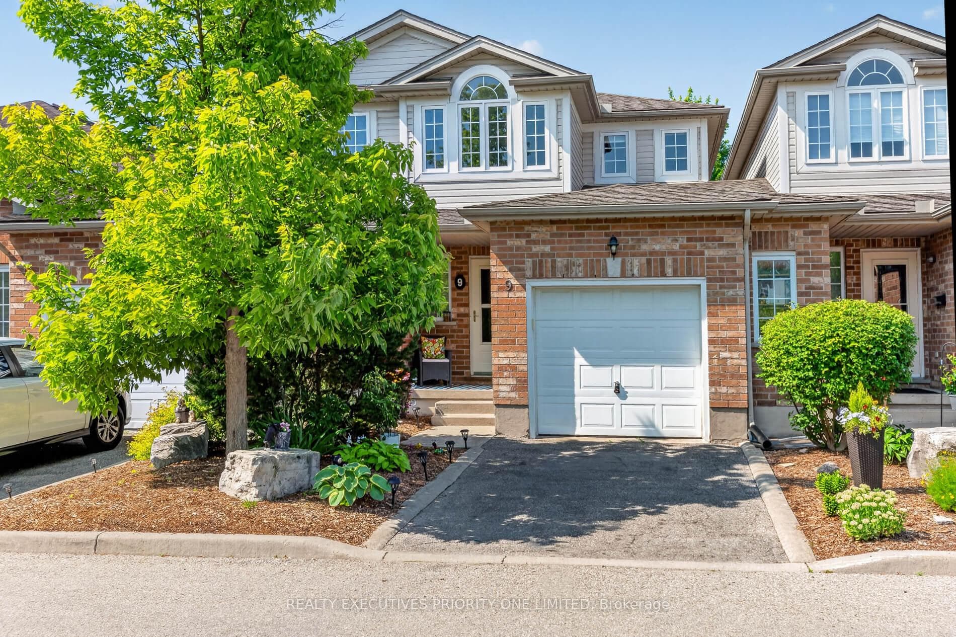 37 Bond Court 9, Guelph, ON N1H 8P3, Guelph — photo 1