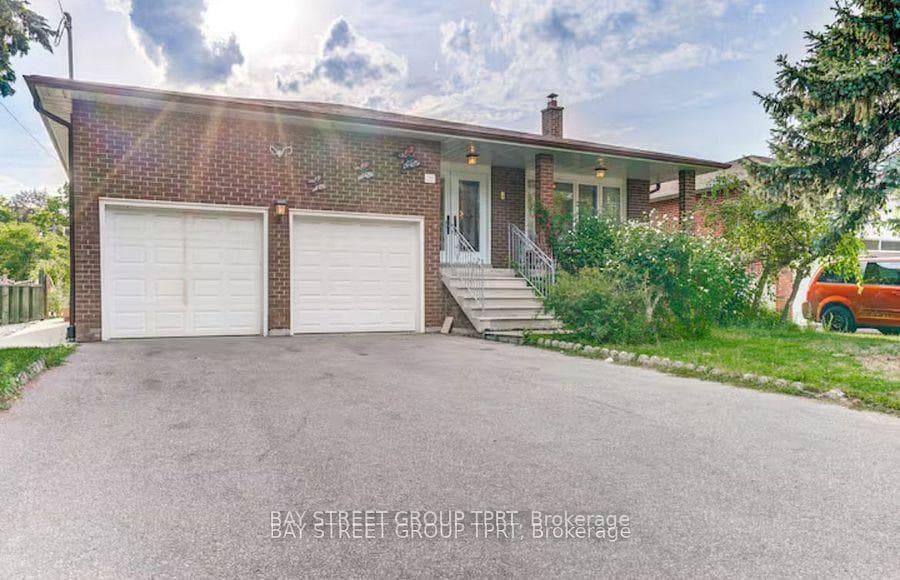 8 Kersey Crescent, Richmond Hill, ON L4C 3W3, Richmond Hill — photo 1