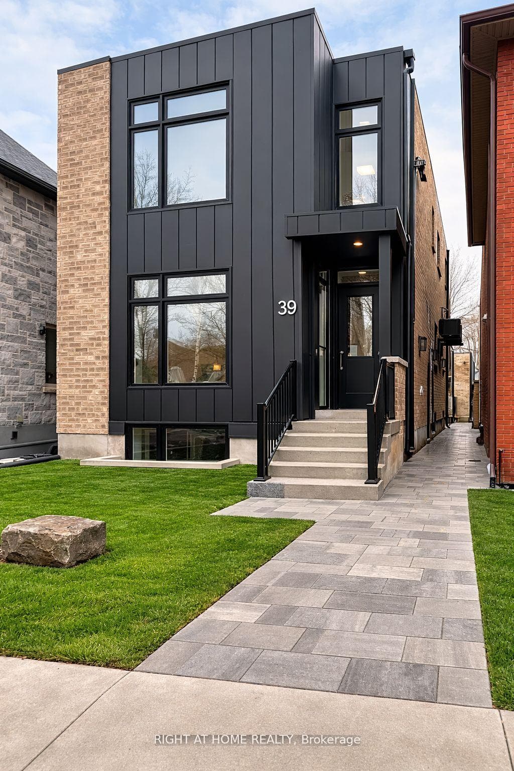 39 Fifteenth Street 2, Toronto, ON M8V 3J3, Toronto W06 — photo 1
