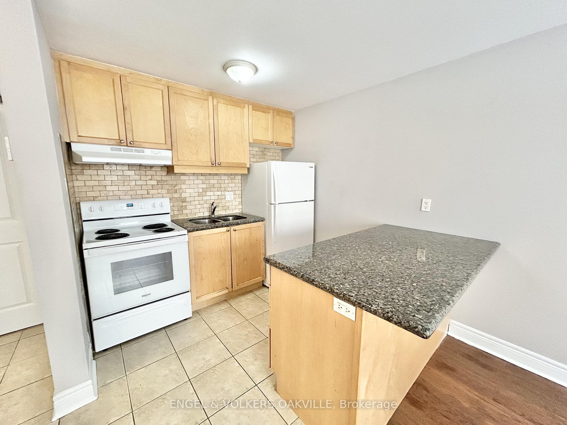 100 Twenty Fifth Street 14, Toronto, ON M8V 3P9, Toronto W06 — photo 1
