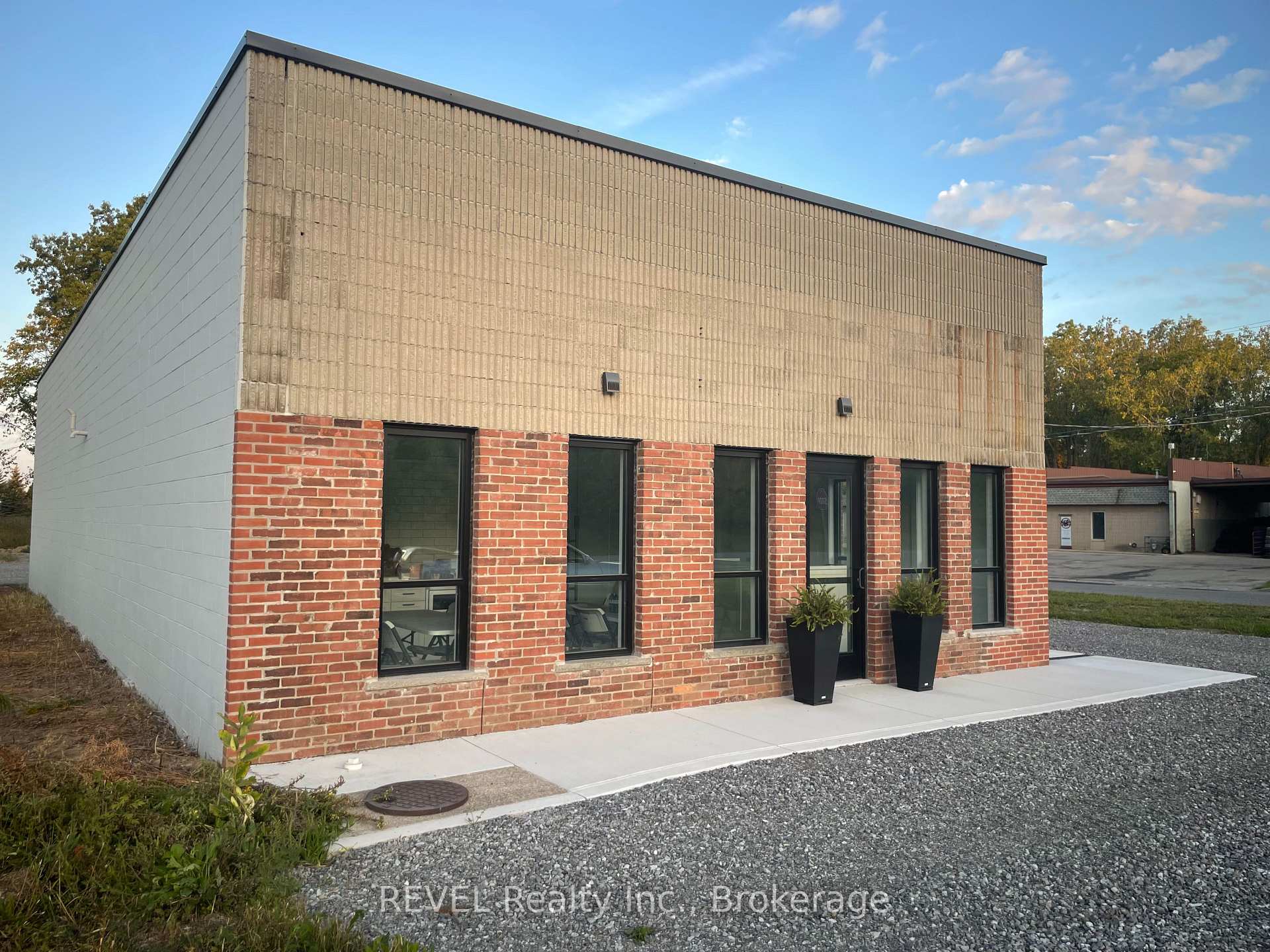 8455 Stanley Avenue, Niagara Falls, ON L2G 0C9, Niagara Falls — photo 1
