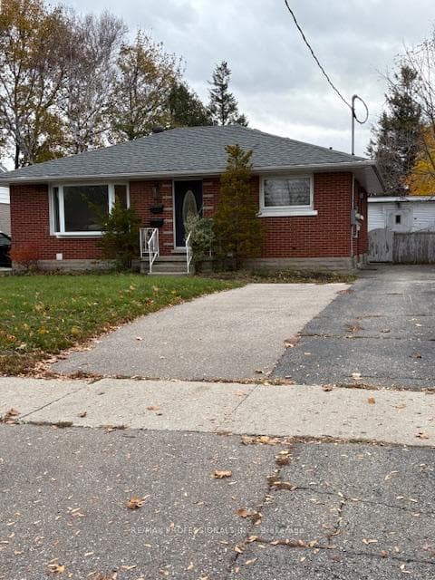 139 Byron Avenue Lower, Kitchener, ON N2C 1Z7, Kitchener — photo 1
