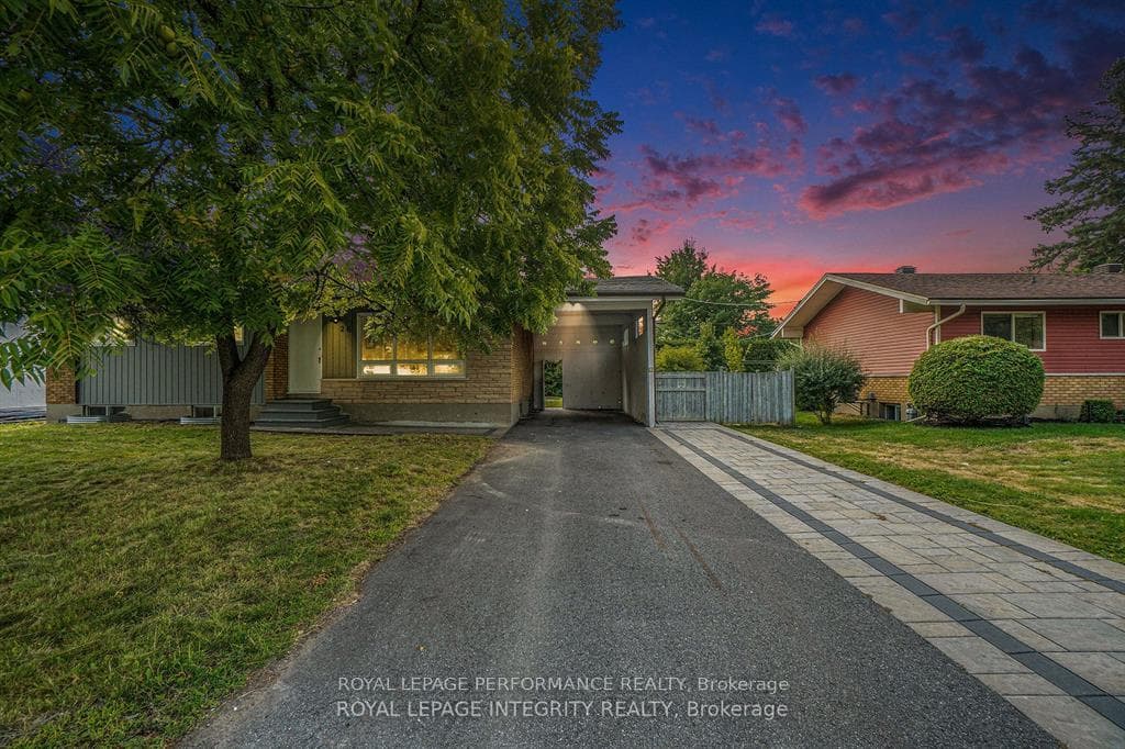 26 Majestic Drive, South of Baseline to Knoxdale, ON K2G 1C7, South of Baseline to Knoxdale — photo 1