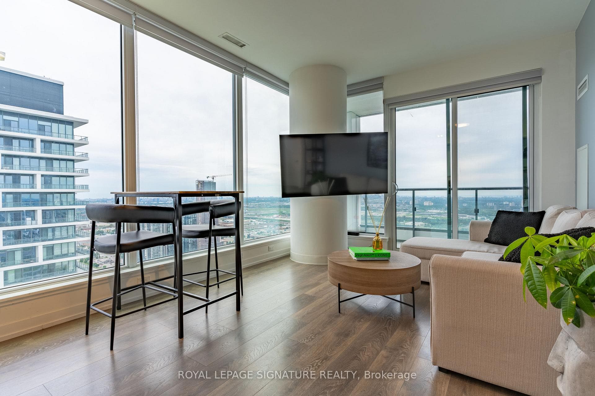 898 Portage Parkway 5903, Vaughan, ON L4L 0J6, Vaughan — photo 1