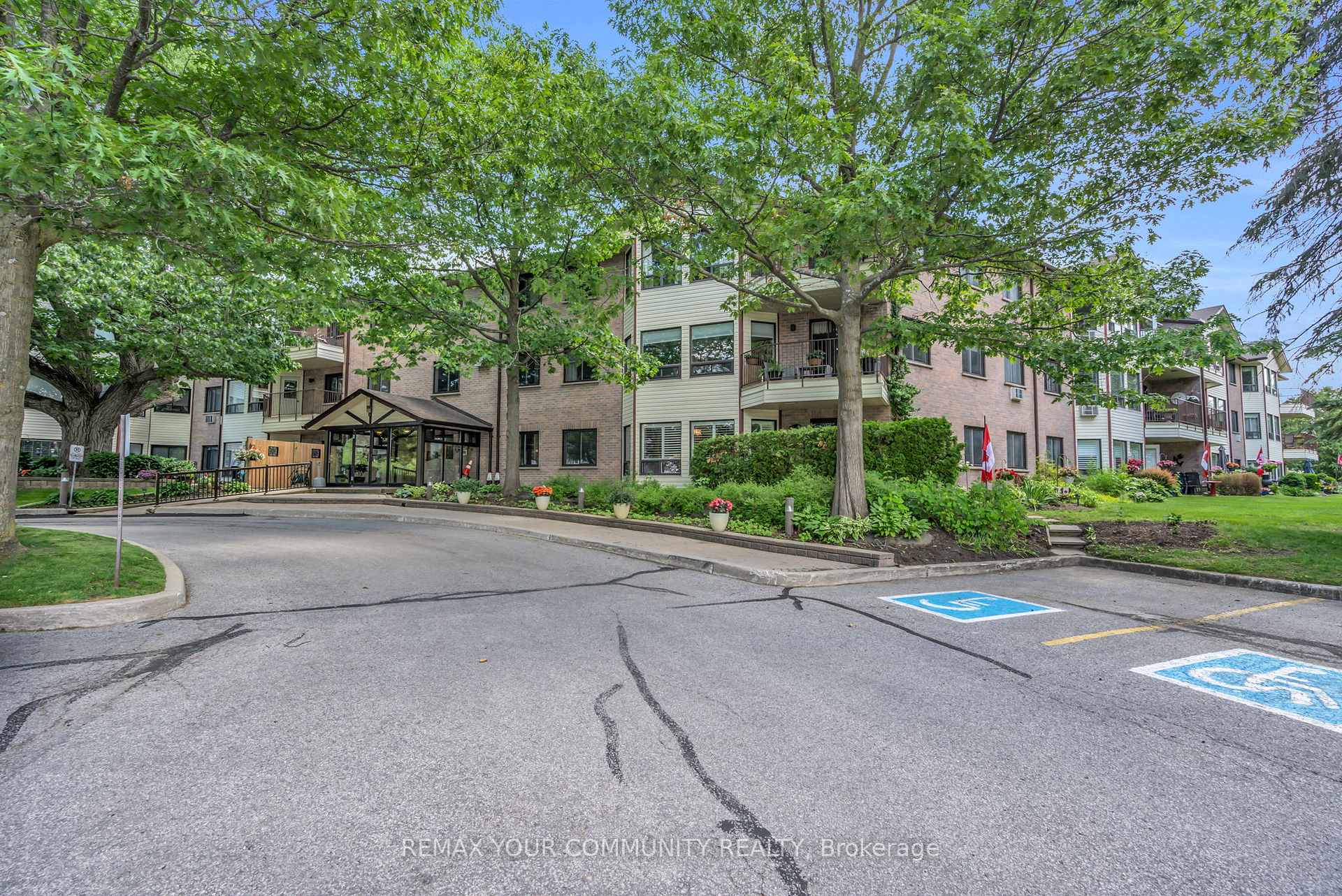 111 Grew Boulevard 210, Georgina, ON L0E 1L0, Georgina — photo 1