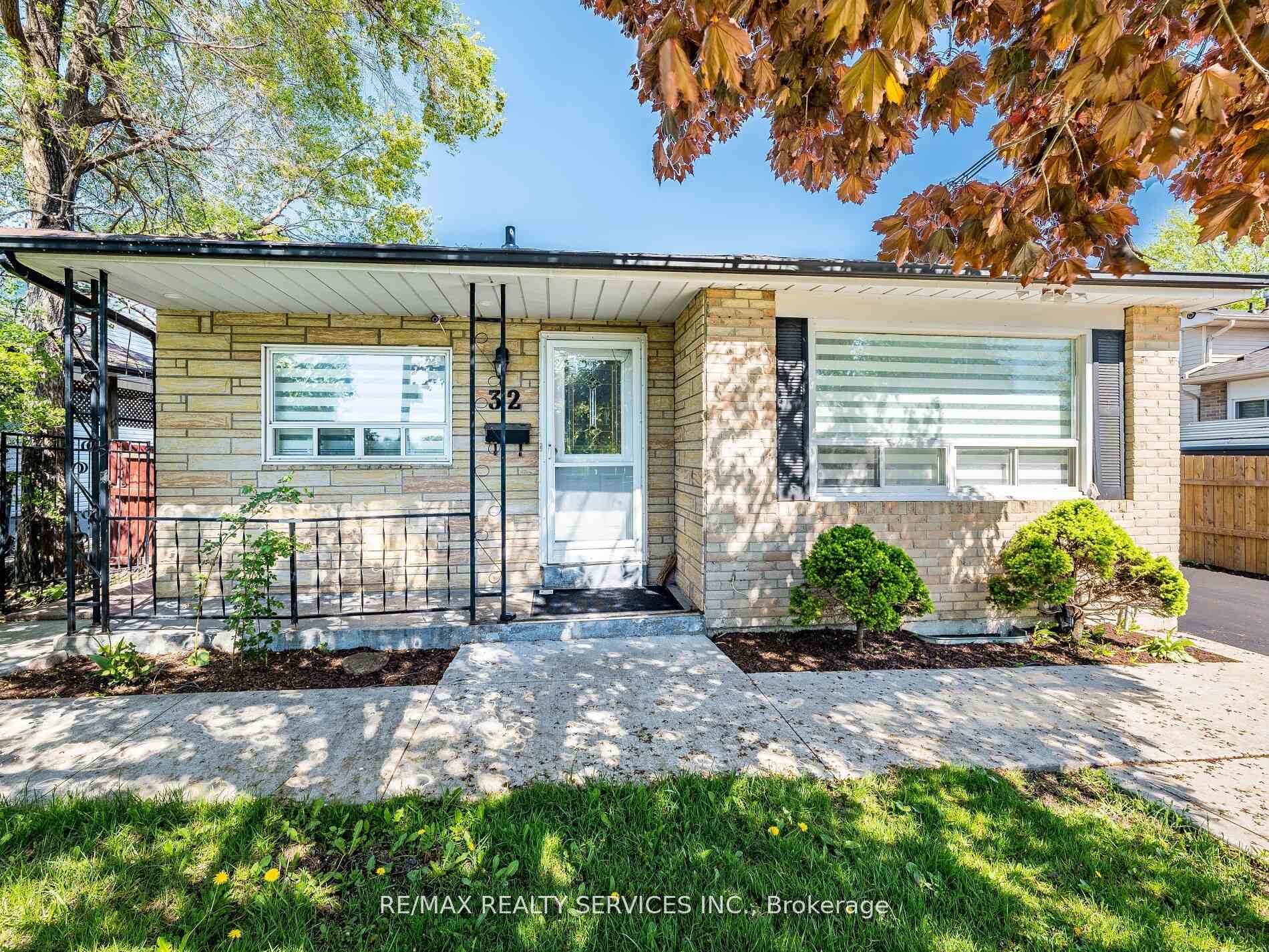 32 Madoc Drive, Brampton, ON L6V 1Z9, Brampton — photo 1
