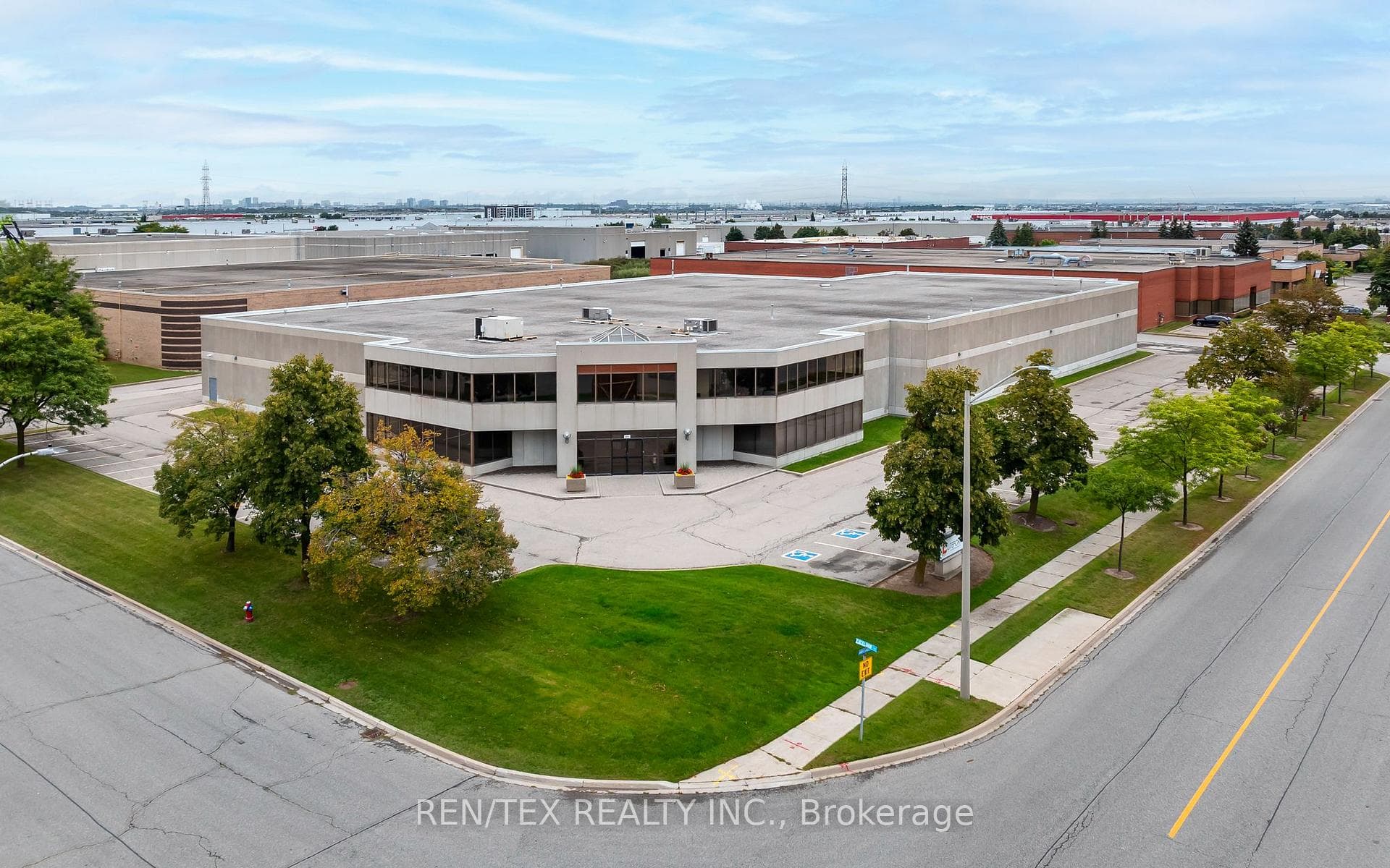 261 Ambassador Drive, Mississauga, ON L5T 2J2, Mississauga — photo 1
