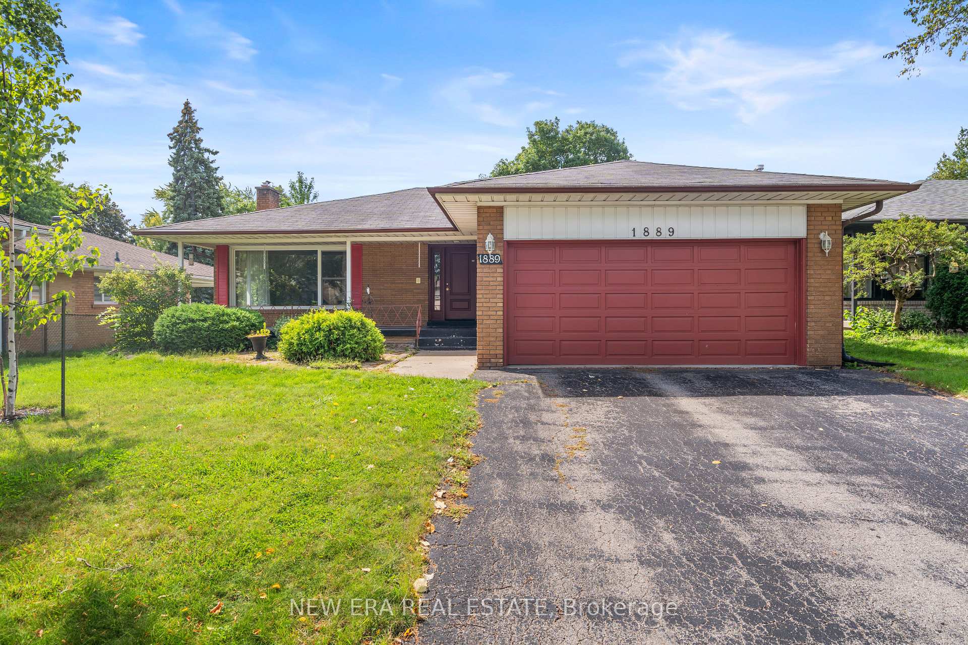 1889 Steepbank Crescent, Mississauga, ON L4X 1T9