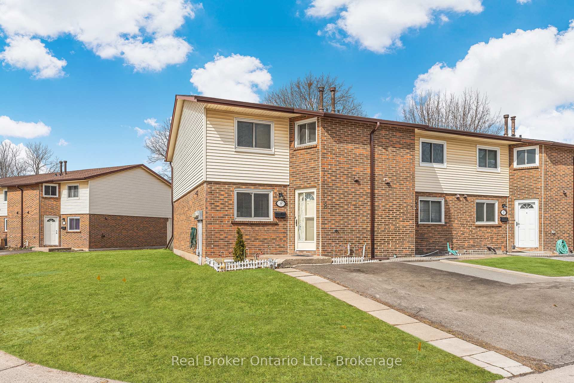 5982 Dunn Street 8, Niagara Falls, ON L2G 7J9, Niagara Falls — photo 1