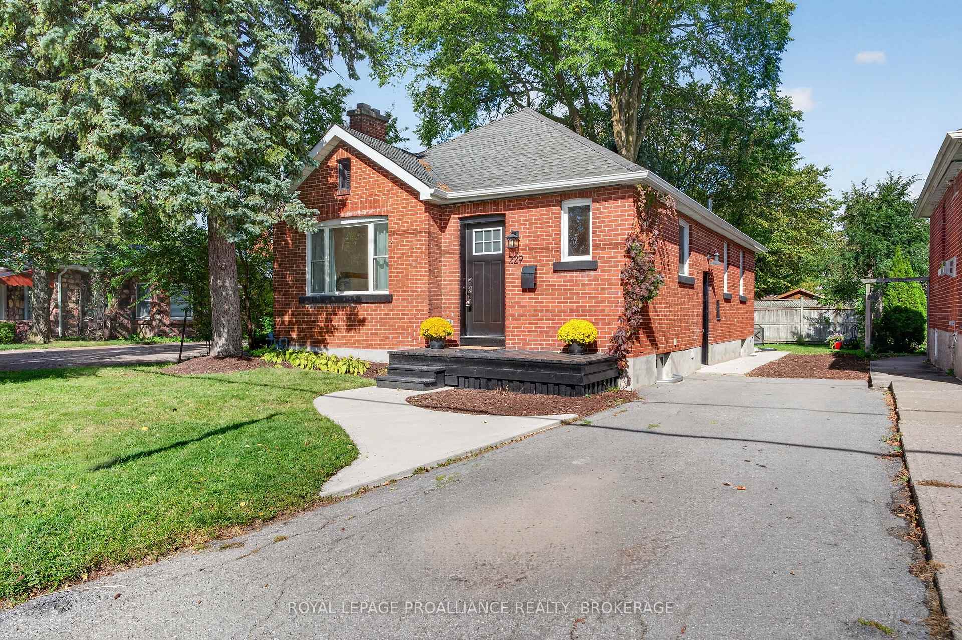 229 Park Street, Kingston, ON K7L 1K4