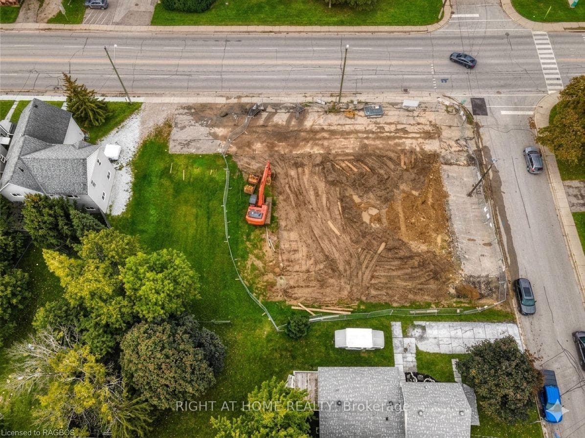 1543 9th Avenue E, Owen Sound, ON N4K 3E9, Owen Sound — photo 1