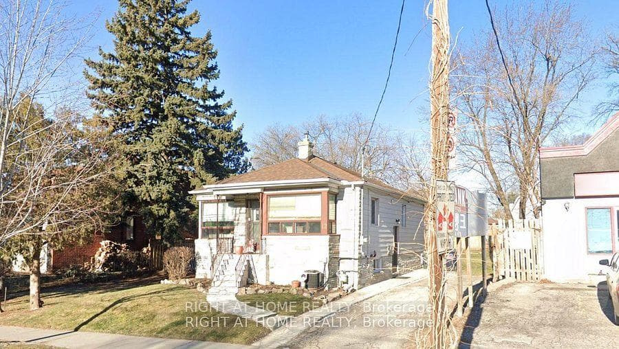 12 Connaught Avenue, Toronto, ON M2M 1G6