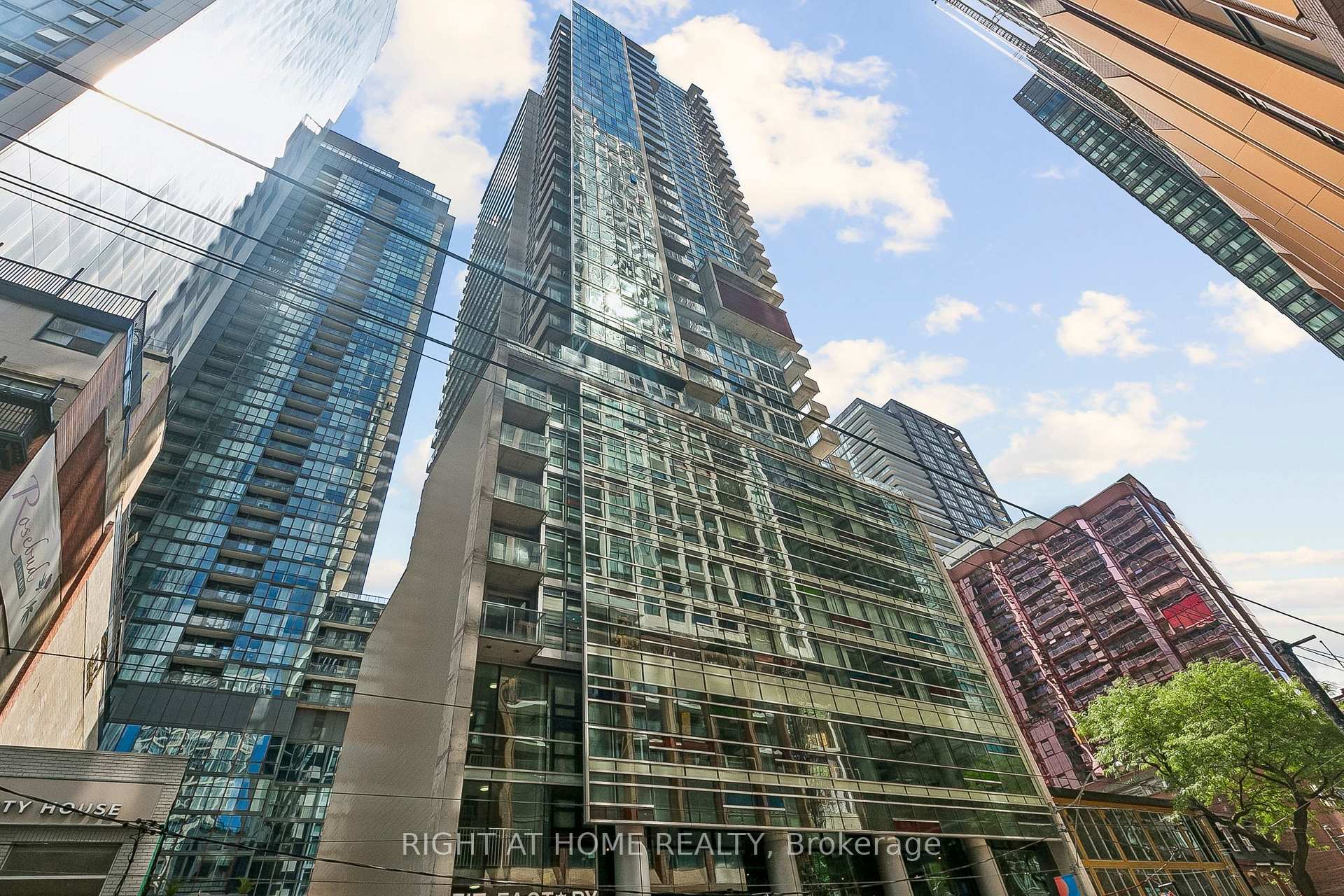 375 King Street W 1606, Toronto, ON M5V 1K5, Toronto C01 — photo 1