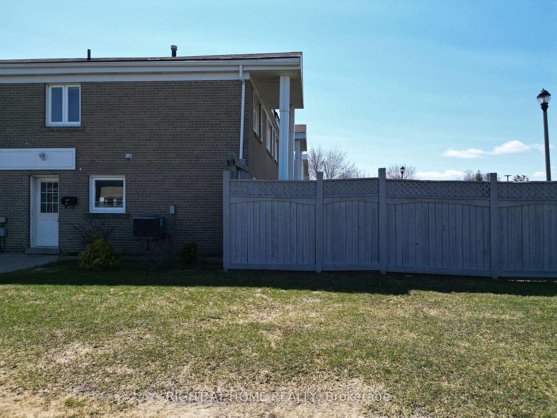 270 Town House Crescent, Brampton, ON L6W 3C7, Brampton — photo 1
