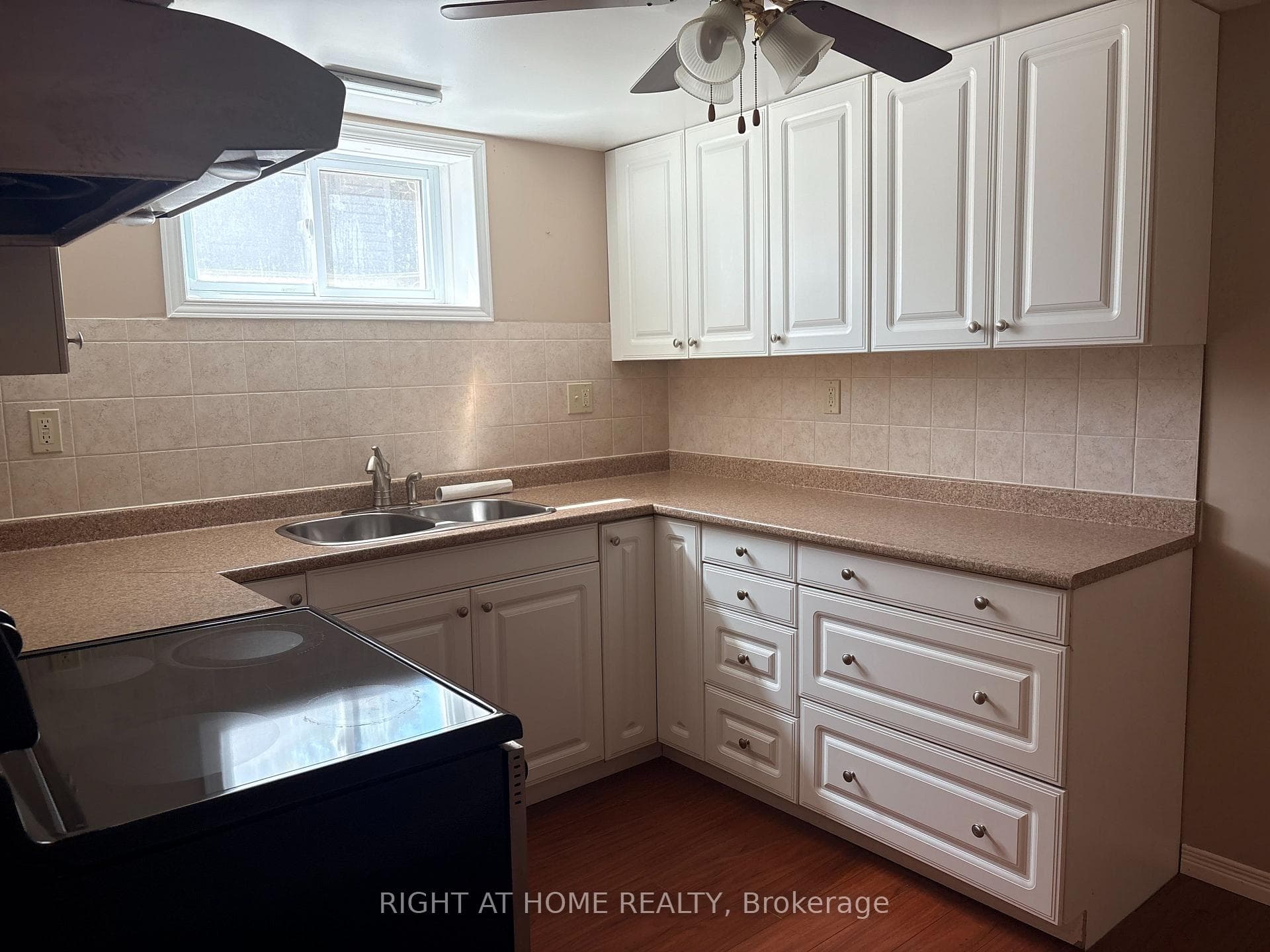 2234 COUNTRY CLUB Drive, Burlington, ON L7M 5A8, Burlington — photo 1