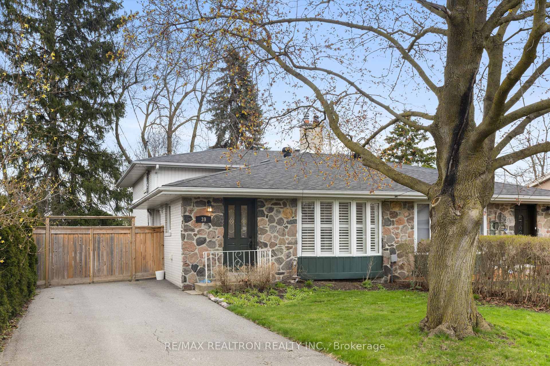 39 Jasper Drive, Aurora, ON L4G 3B6, Aurora — photo 1