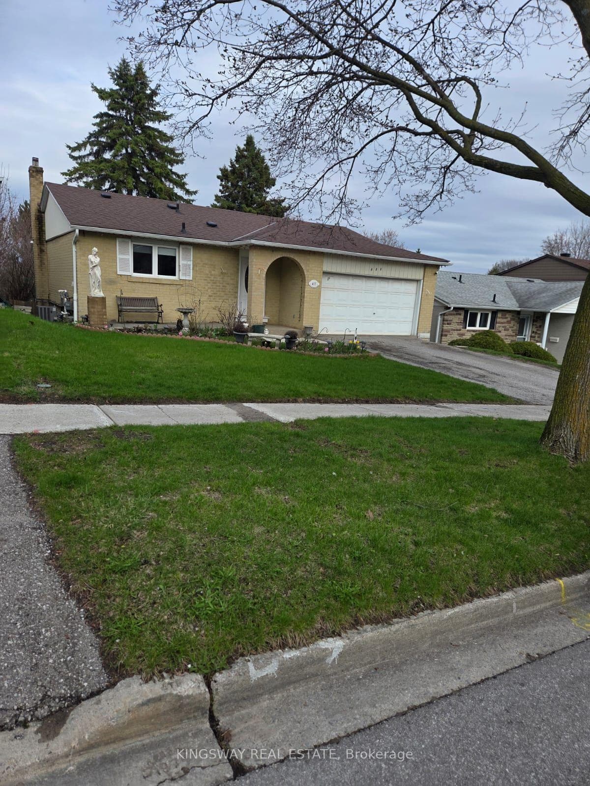 405 Dixon Boulevard, Newmarket, ON L3Y 5C5, Newmarket — photo 1