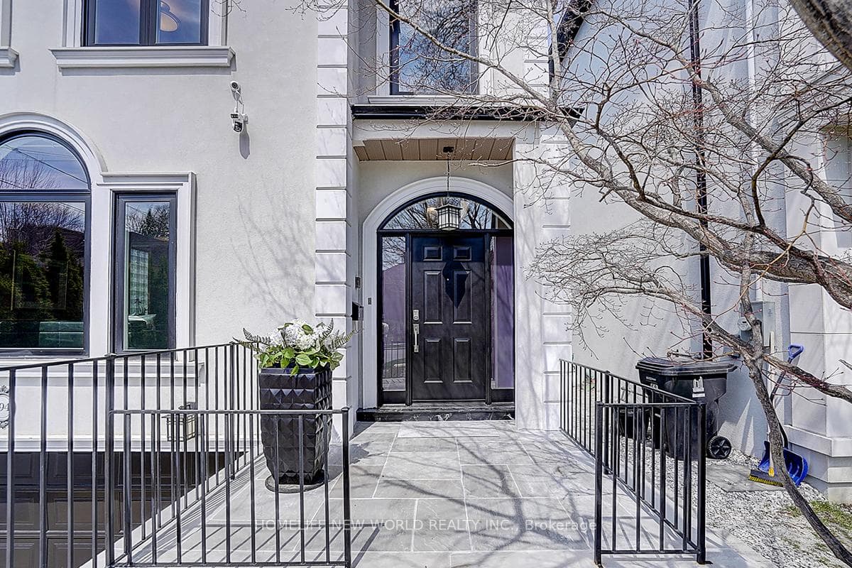 594 Woburn Avenue, Toronto C04, ON M5M 1L9