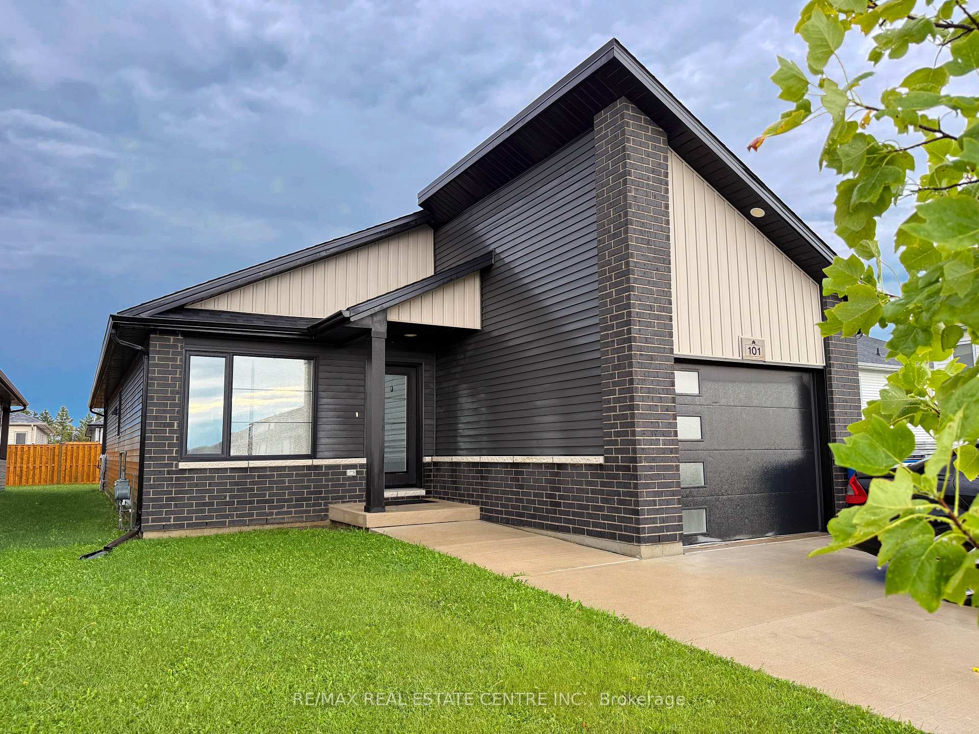 101 GRASSLAND Grove, Chatham-Kent, ON N7M 0S5, Chatham-Kent — photo 1