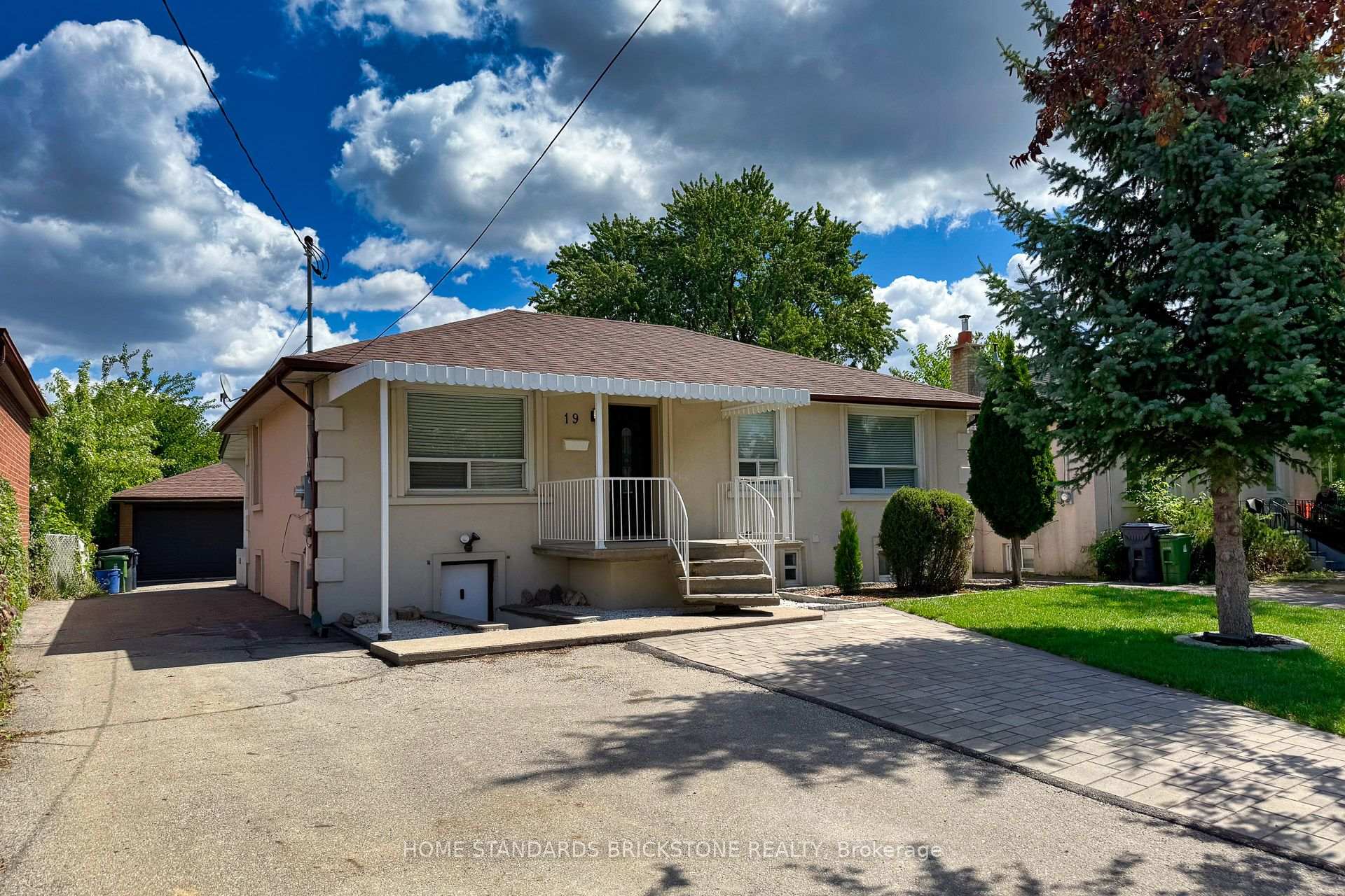 19 Granite Street, Toronto, ON M3H 3K1, Toronto C06 — photo 1