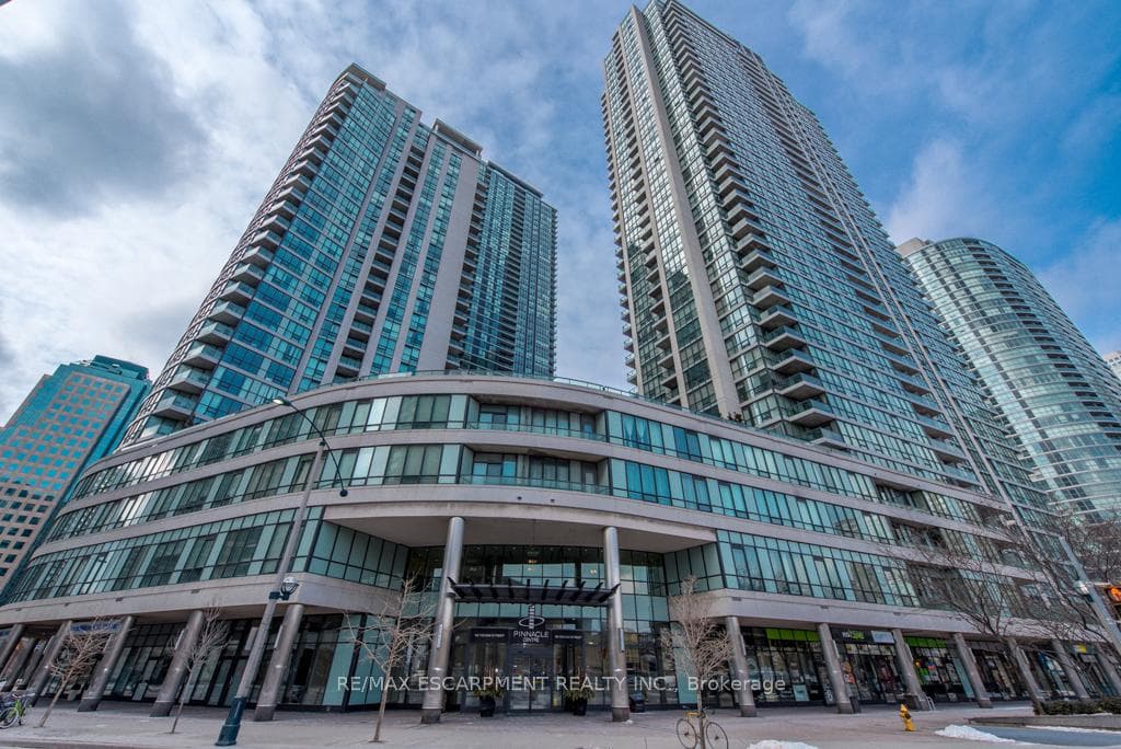 16 Yonge Street 2903, Toronto, ON M5E 2A1, Toronto C01 — photo 1