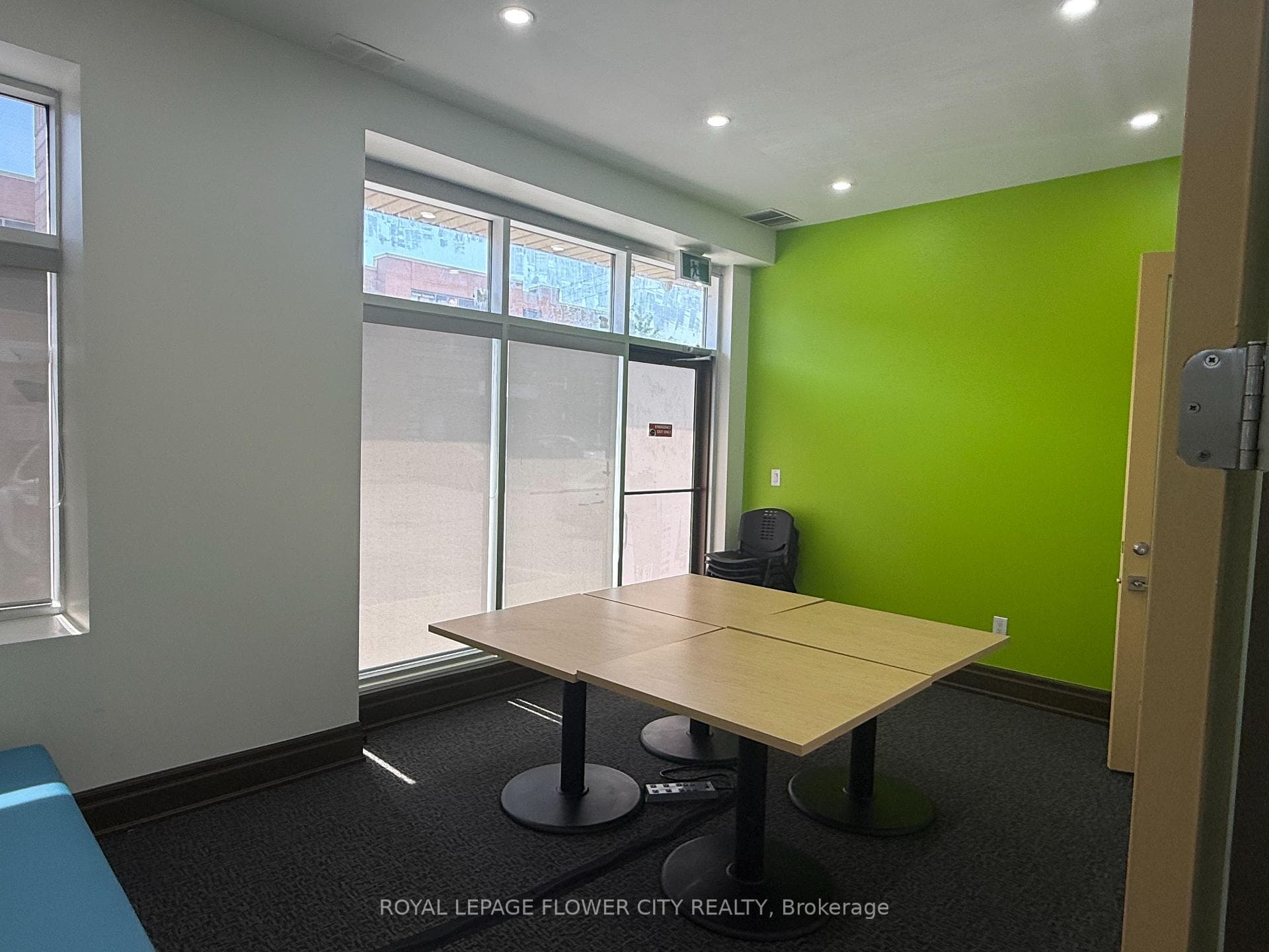 7 Sun Pac Boulevard 7, Brampton, ON L6S 0E8, Brampton — photo 1