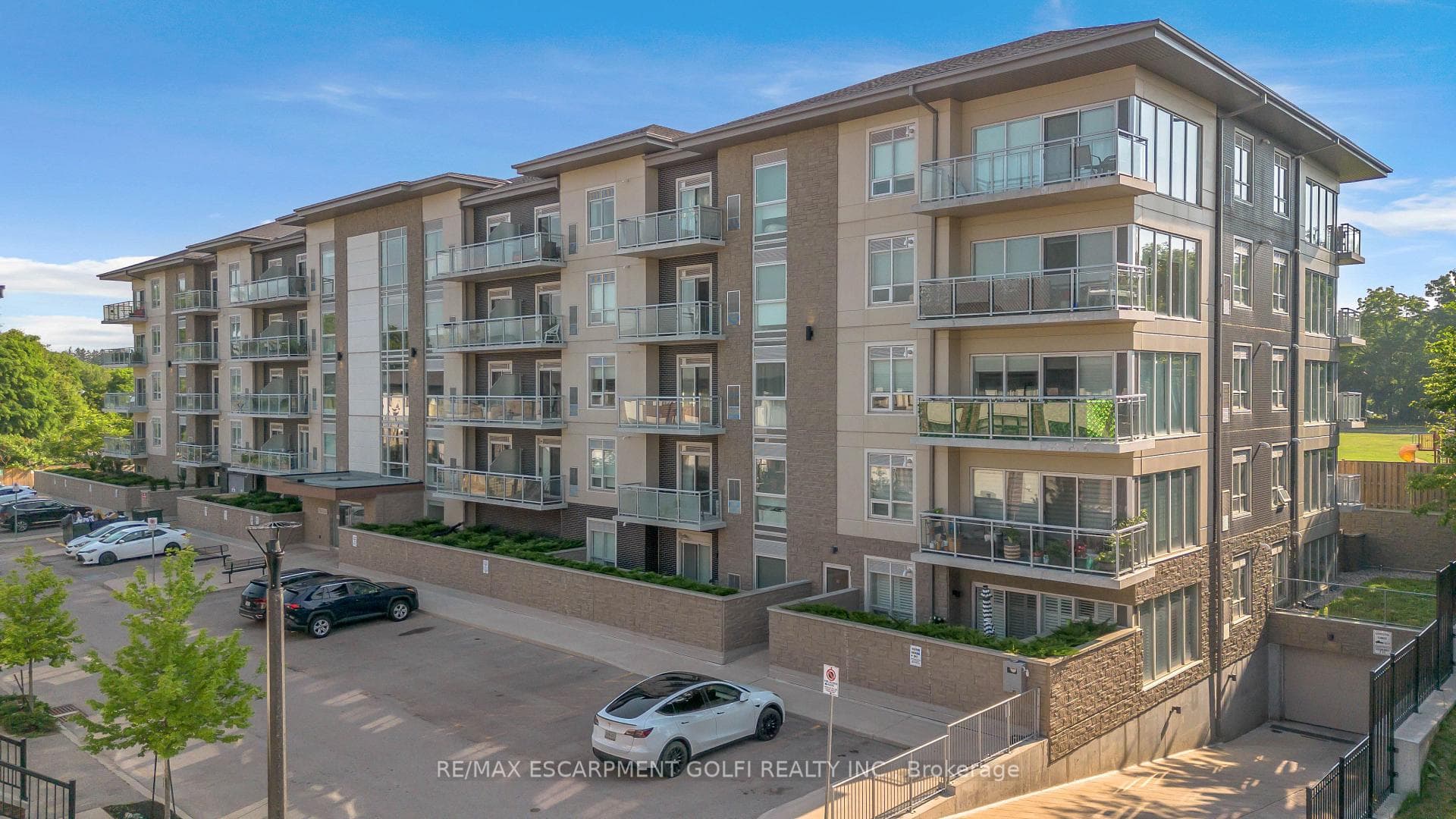 16 Markle Crescent 208, Hamilton, ON L9G 0H4, Hamilton — photo 1