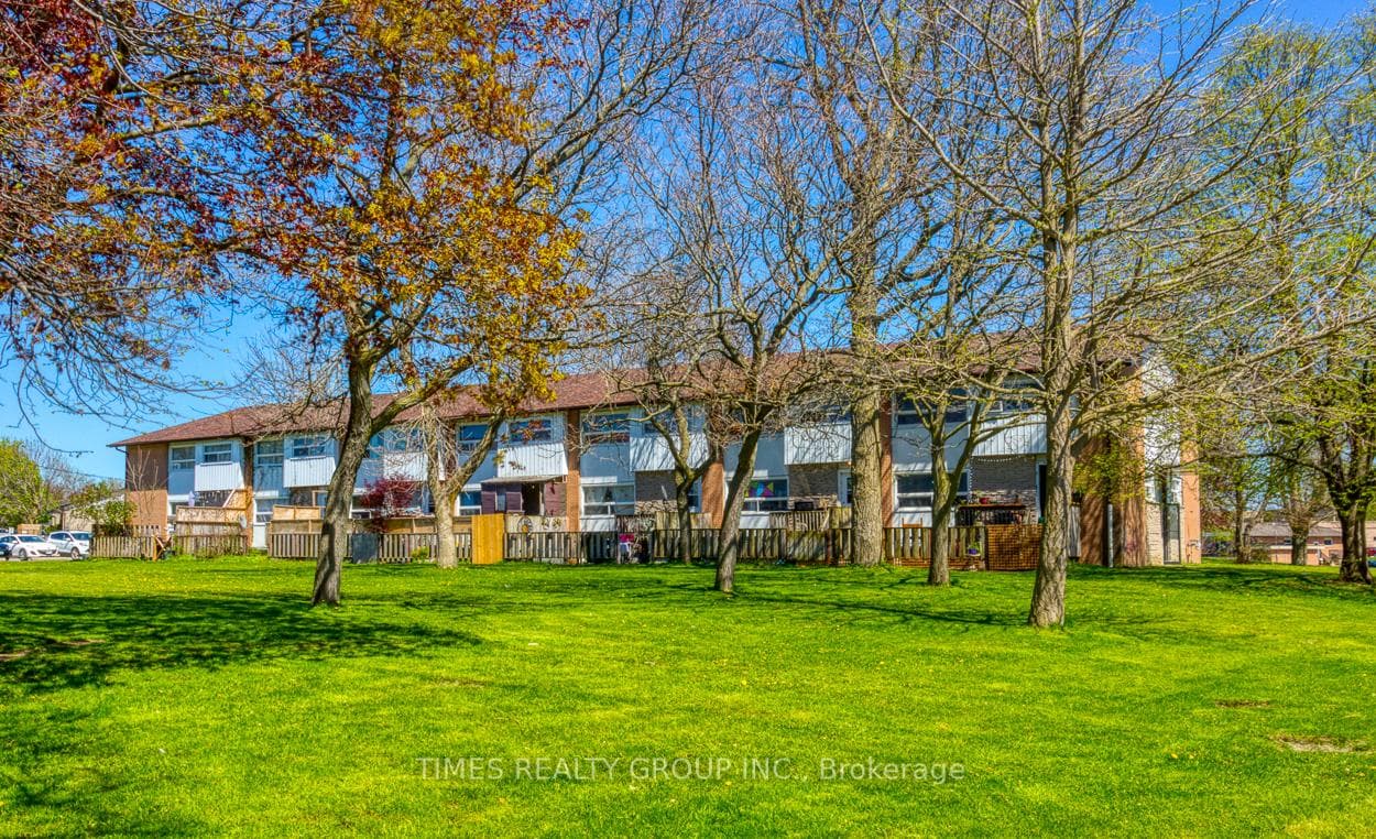 23 Manitou Crescent W, Loyalist, ON K7N 1B7, Loyalist — photo 1