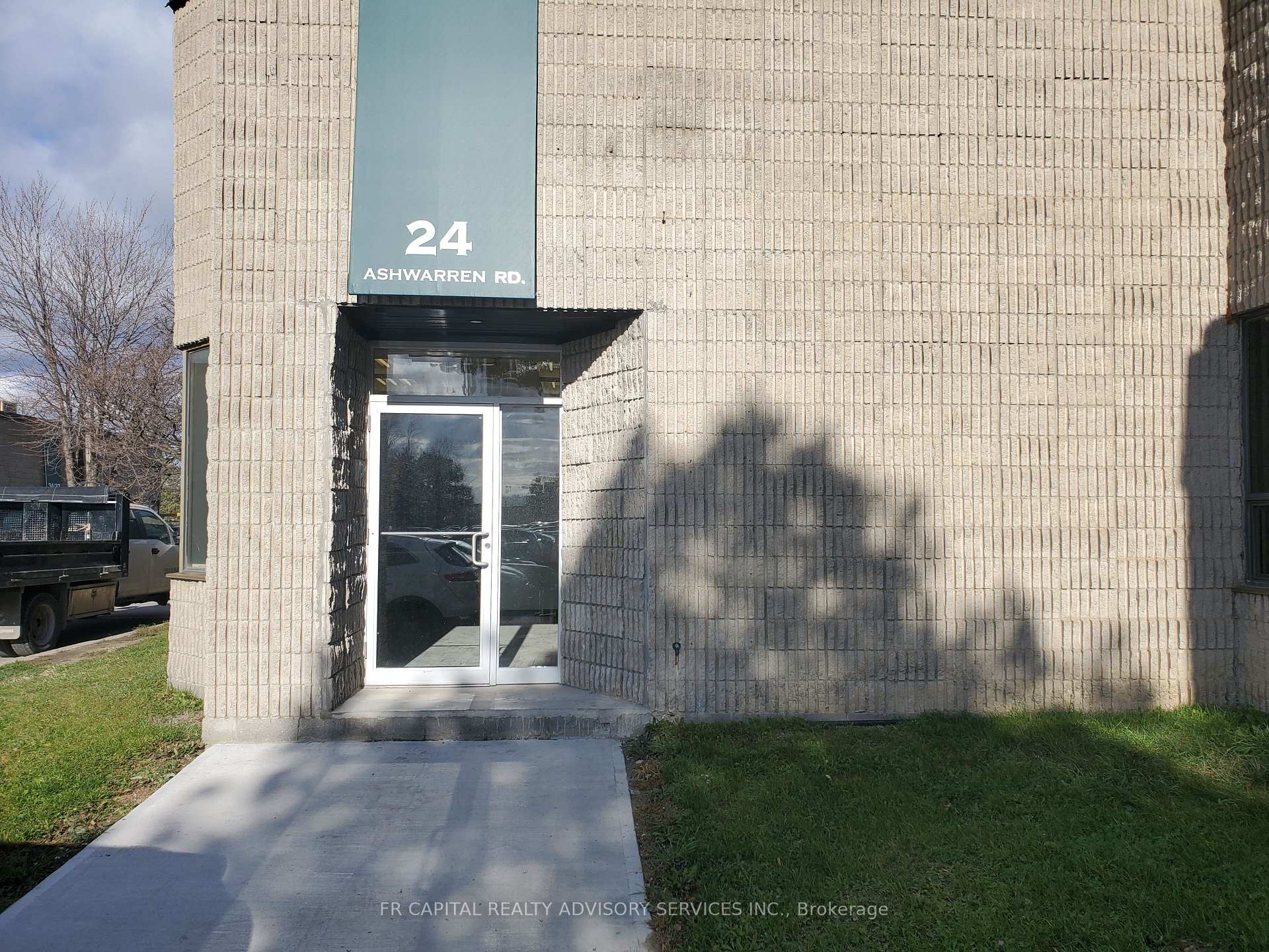 24 Ashwarren Road, Toronto, ON M3J 1Z5, Toronto W05 — photo 1