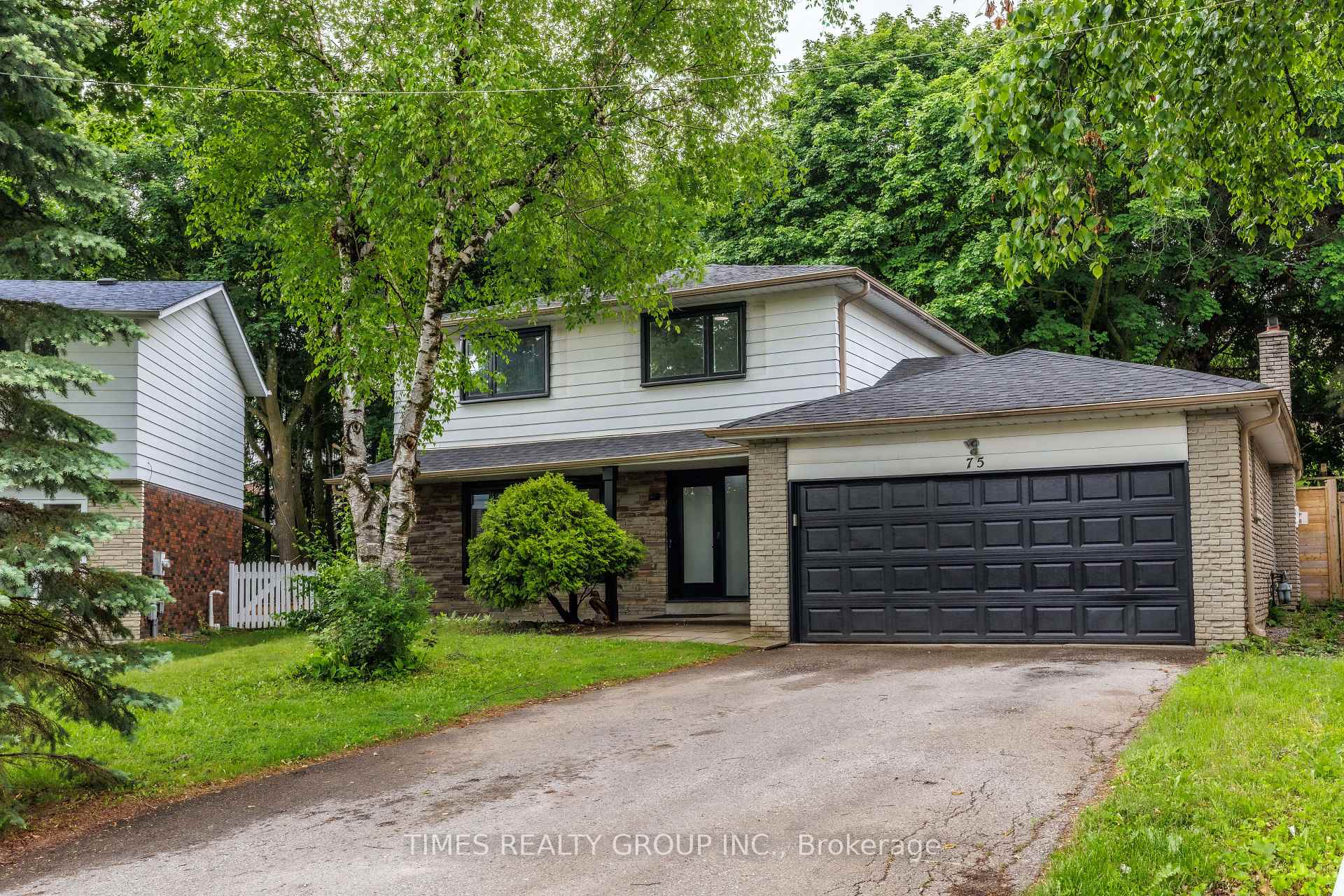 75 Beswick Drive, Newmarket, ON L3Y 1E8, Newmarket — photo 1