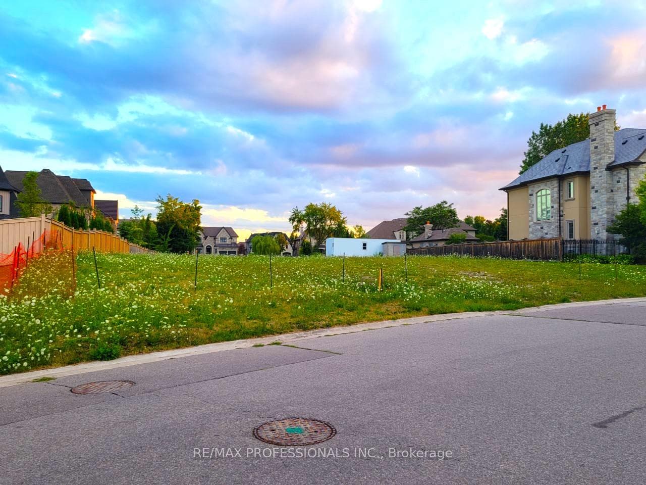 6832 Campbell Settler Court, Mississauga, ON L4W 2Y4, Mississauga — photo 1